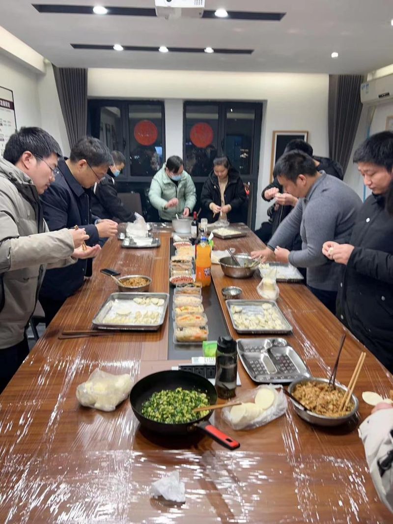 通達(dá)軟件公司組織開展“情暖冬至，餃香飄逸”冬至包餃子活動